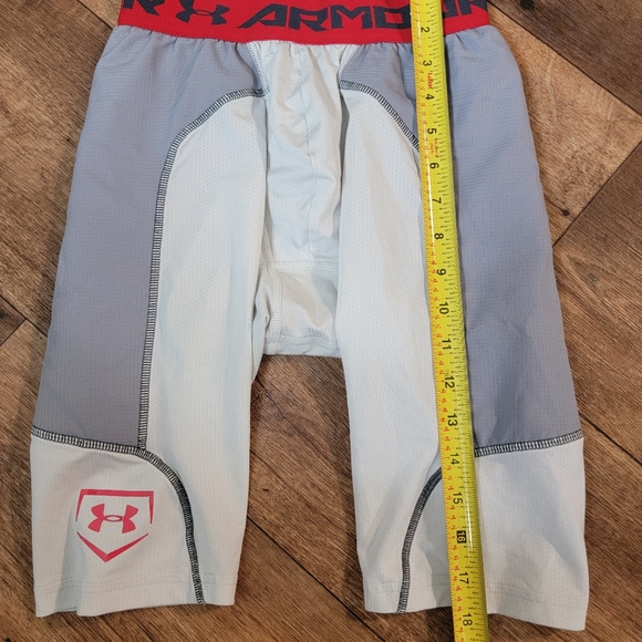 Under Armour Slider Shorts - Picture 4 of 4